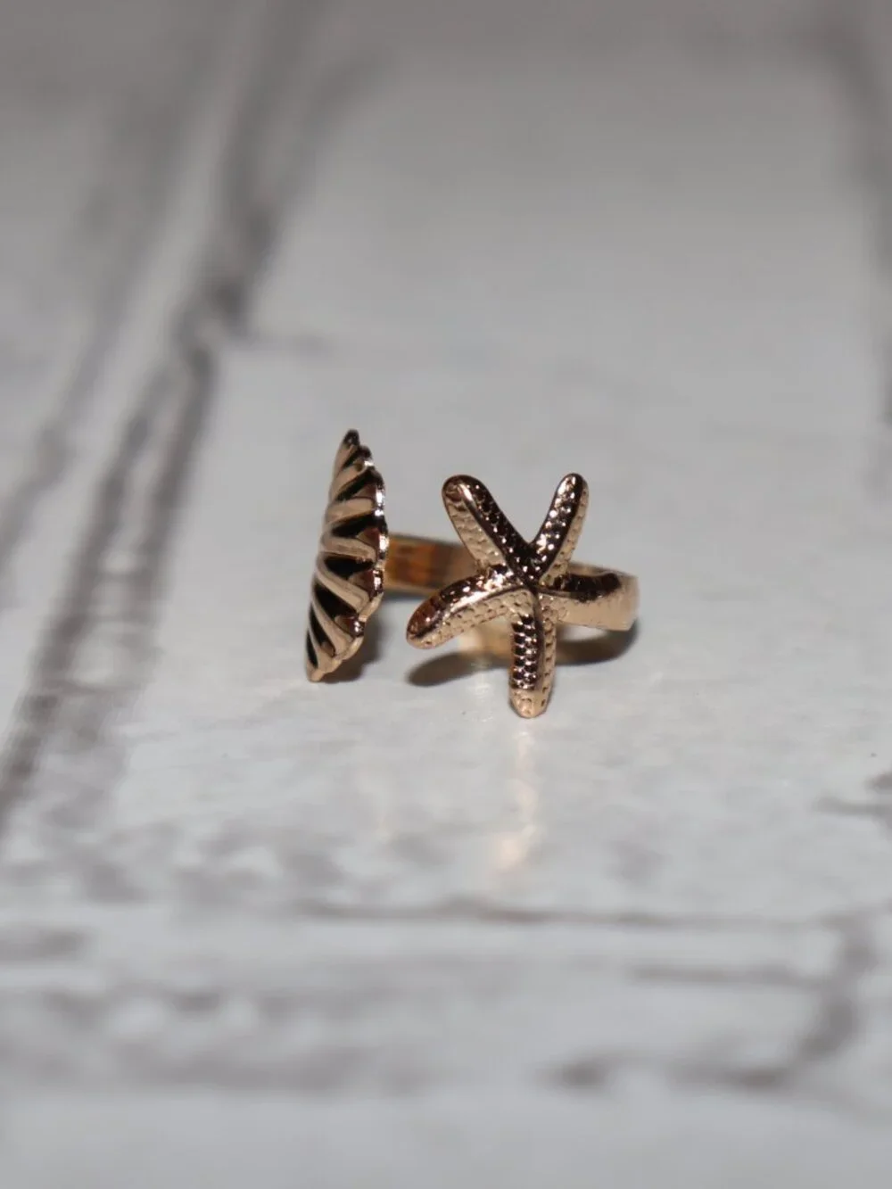 ✨ NWOT Gold Seashell & Starfish Adjustable Ring • Size 8–9 ✨
